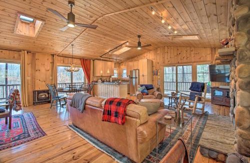 Mathias House | Cabin w/Decks & Fire Pit Near Lost River!