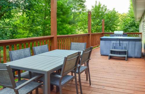 Campton House | Campton Cottage w/Hot Tub, Near Hiking + Climbing