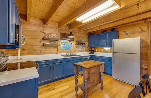 Butler Cabin | Canyon Dream - Watauga Lake Dock Firepit & Summer Fun Awaits