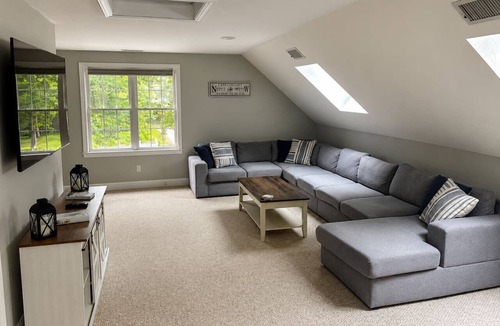 Sagamore Beach Apartment | Cape Cod Loft - Near Beaches & Canal