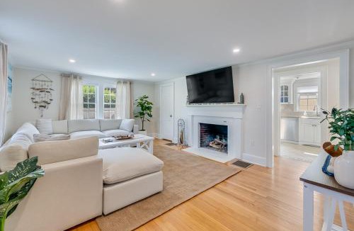 Hyannis House | Cape Escape