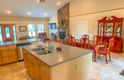 Grassy Creek Cottage | Carolina Pines- Mountain Home w/ Firepit, WiFi and Gas Logs