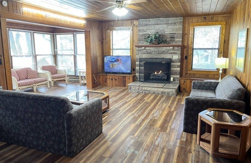 Gatlinburg Cottage | Carr's Northside - Family Suites, creek view - 3 Bedrooms