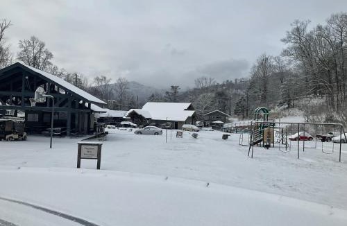 Gatlinburg Hotel | Carr's Northside Hotel and Cottages