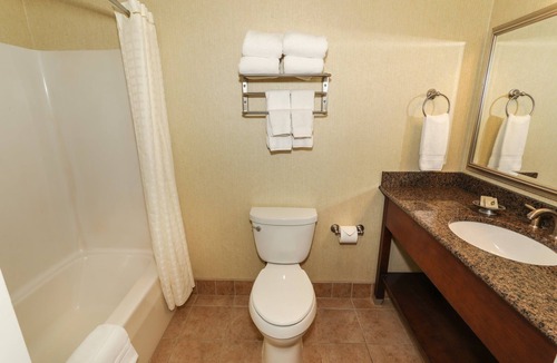 Fairfield Hotel | Carroll Valley Hotel | 2 Dbl Beds + Resort Access