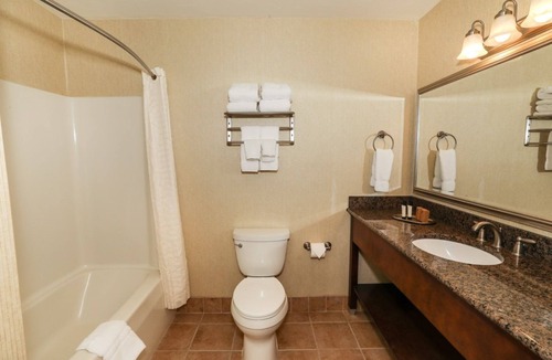 Fairfield Hotel | Carroll Valley Stay | Golf View Double Room