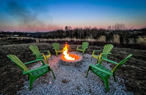 Rogers House | Cat's Cradle - RRG Sunset Views Hot Tub WiFi Pet Friendly Near Natural Bridge State Park