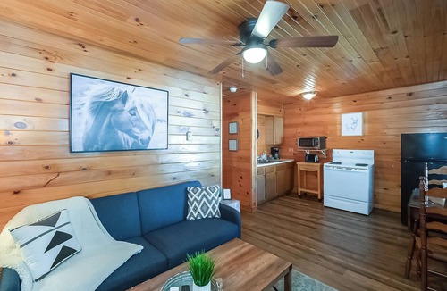 Farmers Cabin | Cave Run Lodge - Near Lake - Playground & Fire pit - Cabin #7