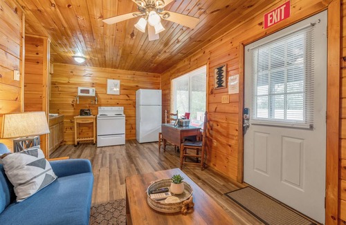 Farmers Cabin | Cave Run Lodge - Near Lake - Playground & Fire Pit- Cabin #4
