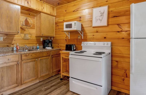 Farmers Cabin | Cave Run Lodge - Near Lake - Playground & Fire Pit- Cabin #4
