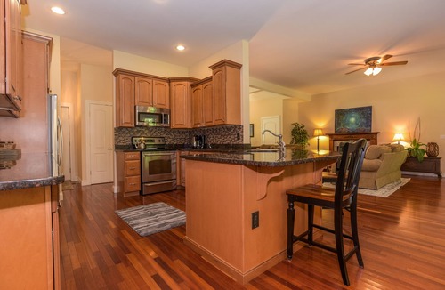 Stonington House | Central to Mystic and Vineyards