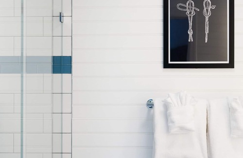 New Shoreham Hotel | Champlin's Marina & Resort