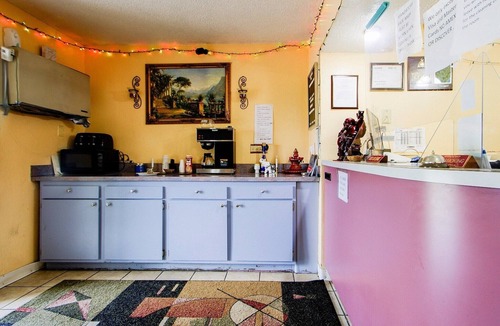 Chapmanville Apartment | Chapmanville WV|King Bed