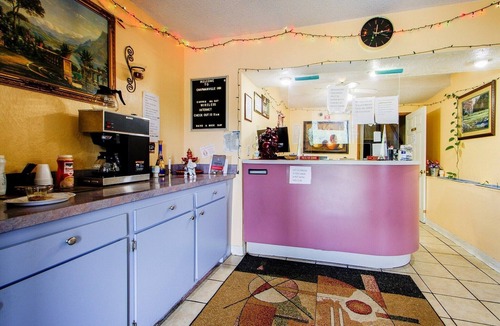 Chapmanville Apartment | Chapmanville WV|King Bed