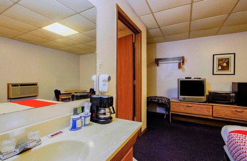 Chapmanville Apartment | Chapmanville WV|King Bed