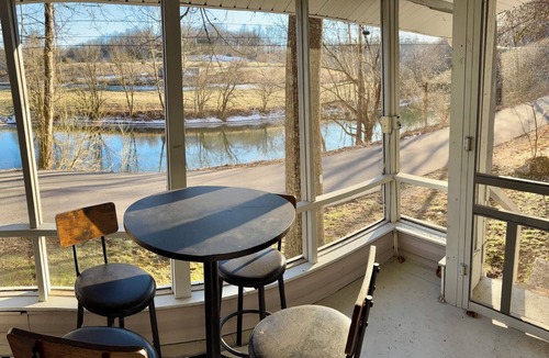 Lynn Garden Cabin | Charming 1-Bedroom, 1-bunk room, fishing in Gate City with Central Air, WiFi