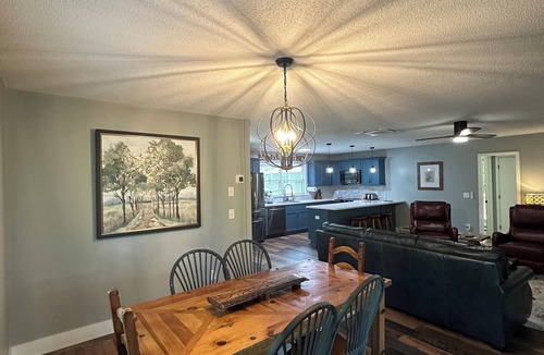 Mirror Lake Cottage | Charming 2-bedroom 2-bath cottage near town in Highlands
