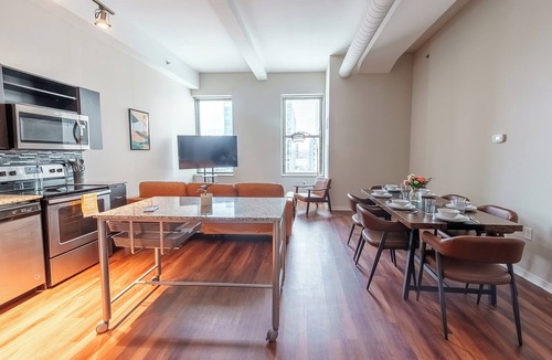 Central Business District Apartment | Charming 2-Bedroom Apartment with AC in peaceful Cincinnati