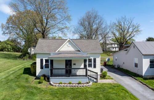 Johnson City House | Charming 2 Bedroom Home by Founder's Park