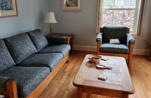 Ogunquit House | Charming 2-bedroom house in peaceful Ogunquit with AC and screened porch.