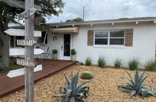 Spanish Waters Cottage | Charming 2-bedroom Beach Cottage Steps from the Sand!