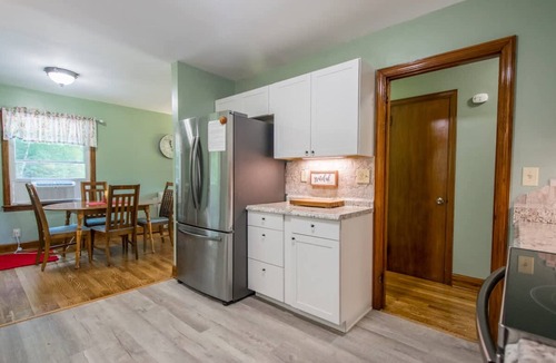 Hendersonville House | Charming 2BR w Firepit Mountain Views