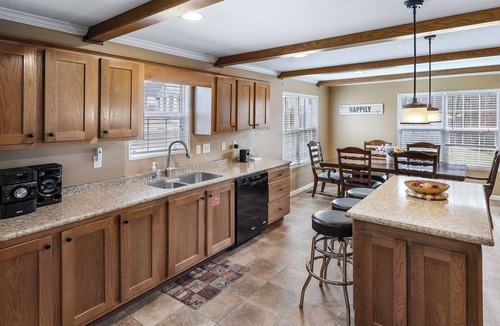 Dandridge House | Charming 3-bedroom house with WiFi, AC in enchanting hold up to 10 guest