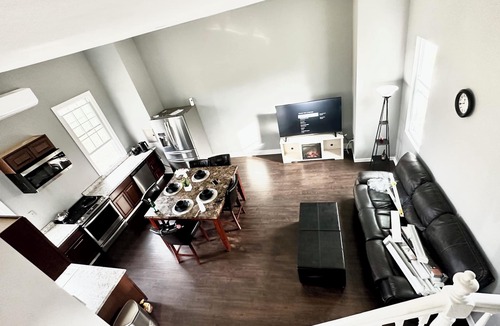 Glenwood House | Charming 3-bedroom townhome with WiFi, AC in Glenwood