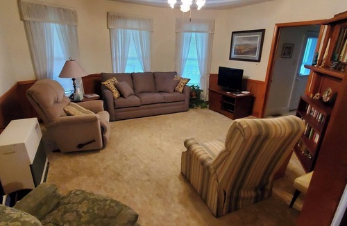 Piney Creek House | Charming 3 bedroom Farmhouse in beautiful Piney Creek
