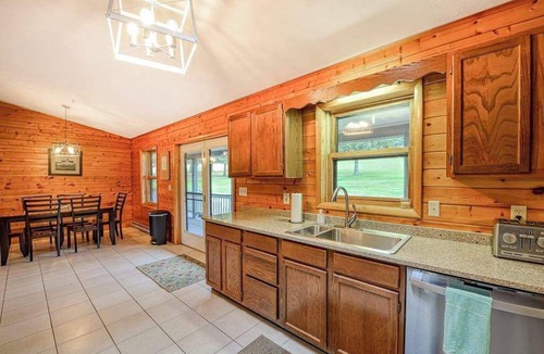 McHenry Ski Chalet | Charming 3BR Cabin - POND VIEW - McHenry