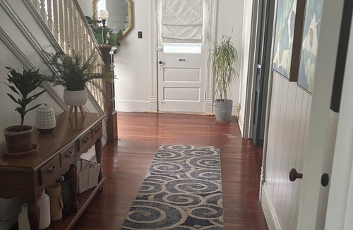 Keyser House | Charming 4-bedroom house with WiFi, AC in Keyser
