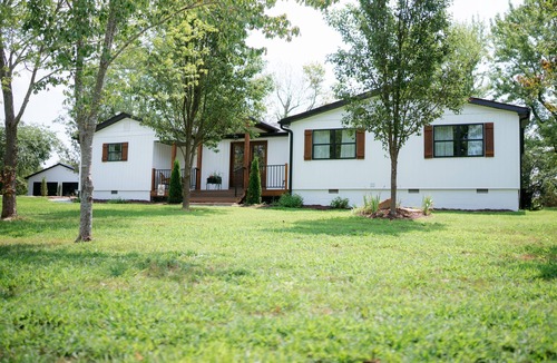 Omaha House | Charming 4BR/3BA Farmhouse, Just 20 Minutes from Branson – A Cozy Retreat