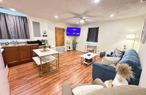 Cross Lanes Apartment | Charming Apartment in CrossLanes