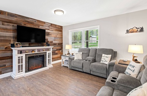 Highlands House | Charming apartment with fireplace, central AC, washer/dryer, firepit, fire table