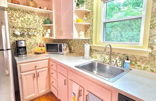 Asheville Cottage | Charming Asheville Cottage: HotTub+ Fire pit.Great Location! Near DT & Biltmore.