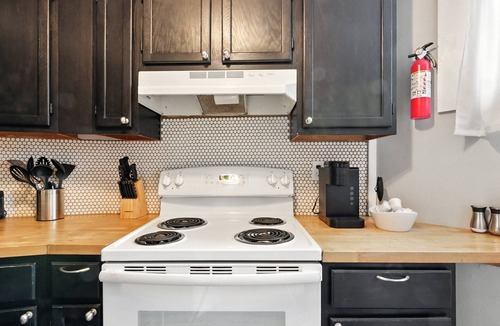 Divide Cabin | Charming Cabin W/Scenic Views Near Uc Health 2 Bedroom Cabin
