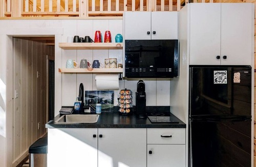 Campton Cabin | Charming Cabin with Private Hot Tub Near Red River Gorge in Campton, Kentucky