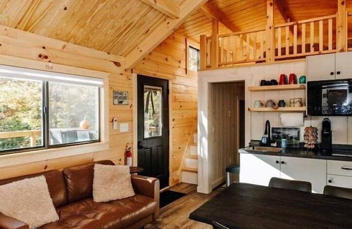 Campton Cabin | Charming Cabin with Private Hot Tub Near Red River Gorge in Campton, Kentucky