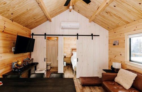 Campton House | Charming Cabin with Private Hot Tub Near Red River Gorge in Campton, Kentucky