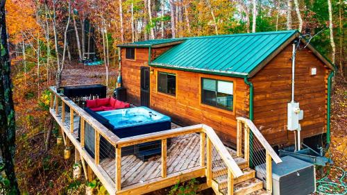 Campton House | Charming Cabin with Private Hot Tub Near Red River Gorge in Campton, Kentucky