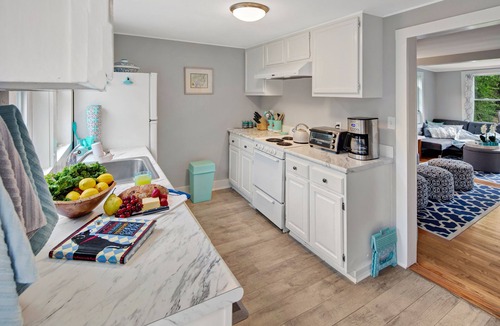 Edgartown House | Charming Cape Cod Style Cottage in Edgartown Village
