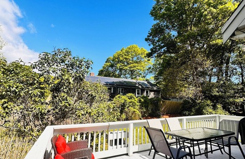 Mashpee House | Charming Cape Cod summer house conveniently located with plenty to offer.