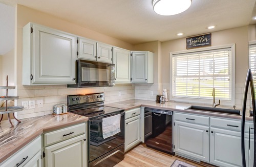 Edgemont House | Charming Edgemont Home w/Deck & Lake Views!