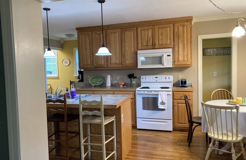 Jefferson Other | Charming, family-friendly 3-bedroom farmhouse near West Jefferson