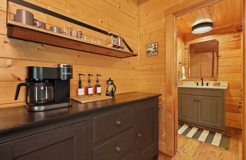 Blowing Rock Cabin | Charming Family Fun Cabin - Game Room, Arcade, Foosball by Grandfather Mountain