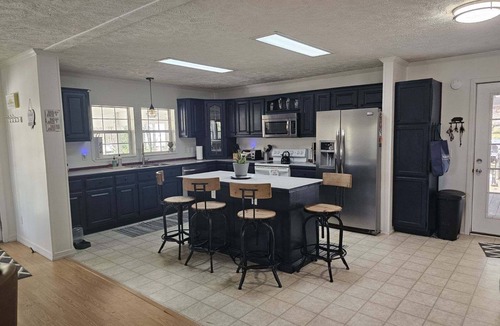 Rutherfordton House | Charming farmhouse with 3 bedrooms and WiFi, AC in enchanting Rutherfordton