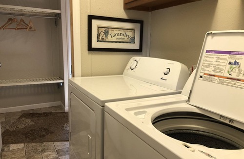 Newport House | Charming Mini Mobile Home