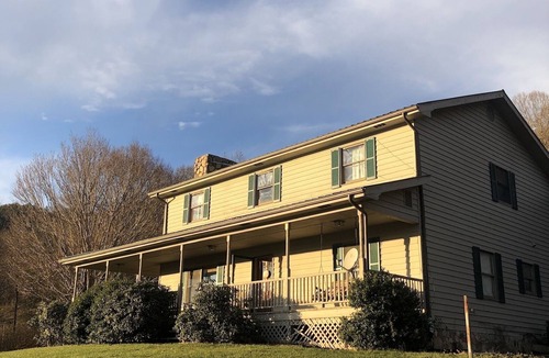 Bakersville House | Charming Moutainview Home