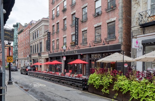 North End Apartment | Charming North End 2BR on Salem Street by Blueground