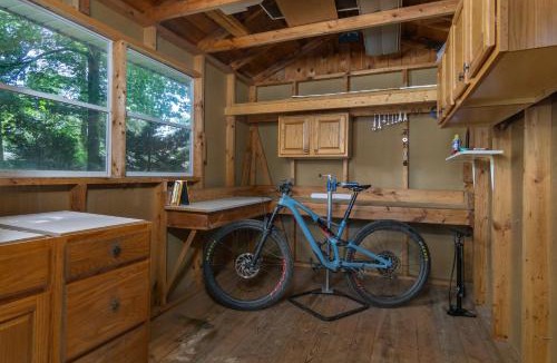 Black Mountain House | Charming Pet-Friendly Cottage Walkable to Town!